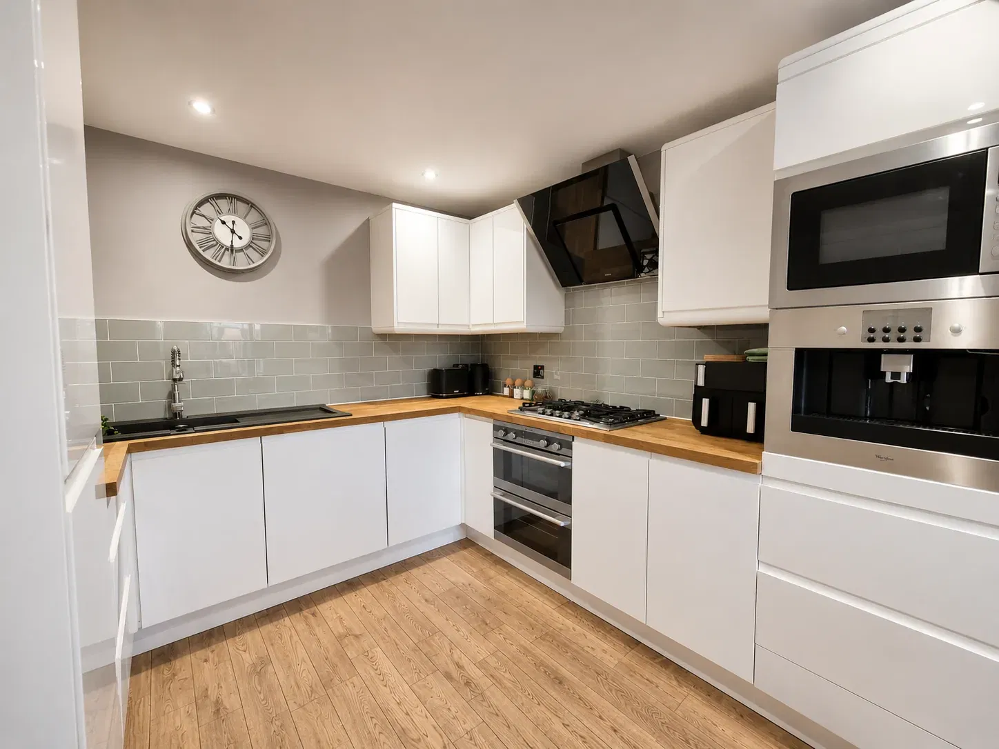 Eastbourne House - photo 3